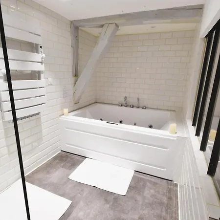 Appartement Jacuzzi Privatif : Urban Love Verneuil d'Avre et d'Iton Exterior photo